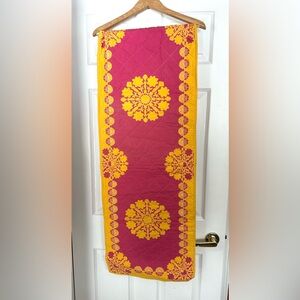 Williams-Sonoma Pink Lemonade Medallion Table Runner